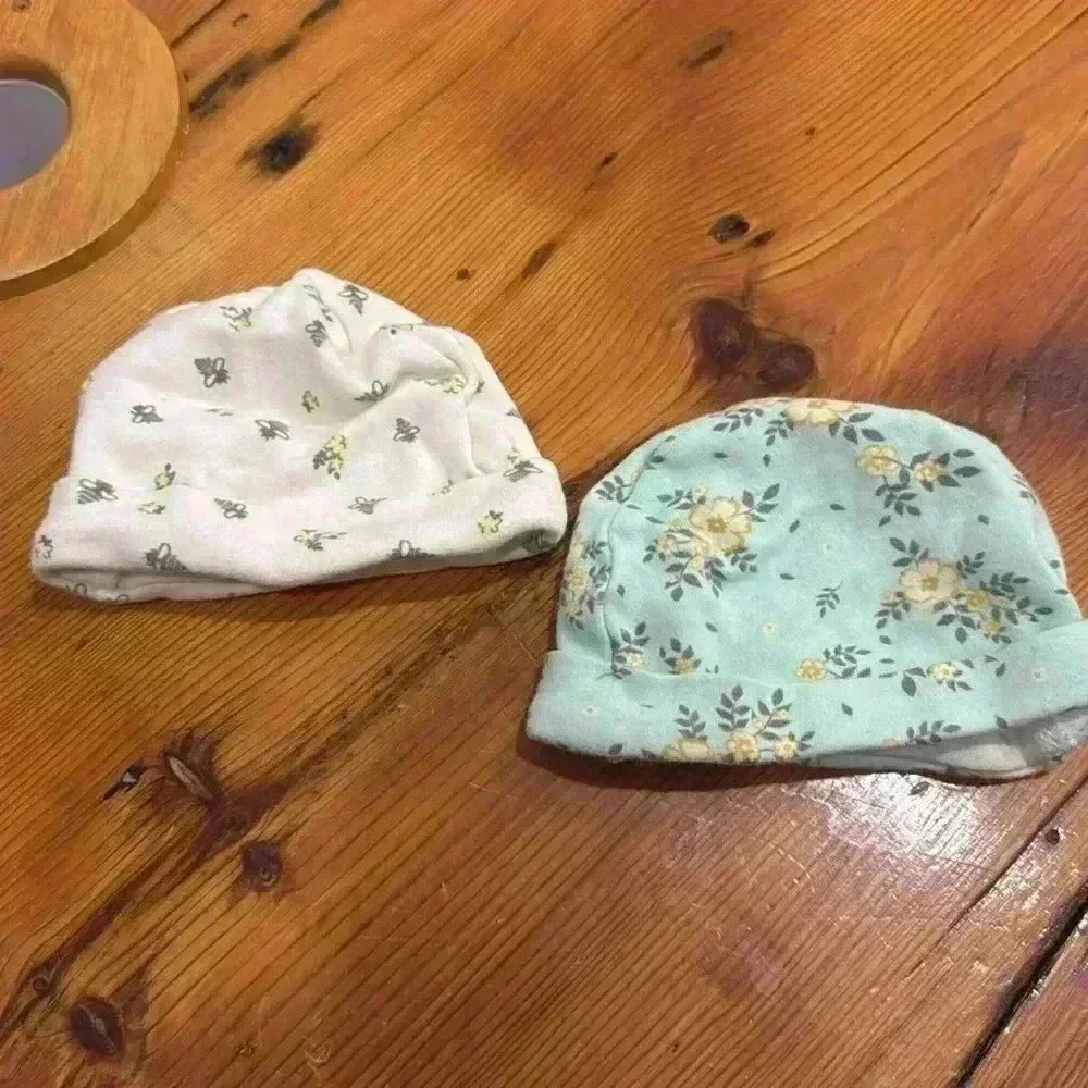 Modern baby unisex baby hat 100% cotton bees and flowers Newborn